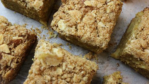 Ginger Snap Apple Crumb Cake – Meiji America